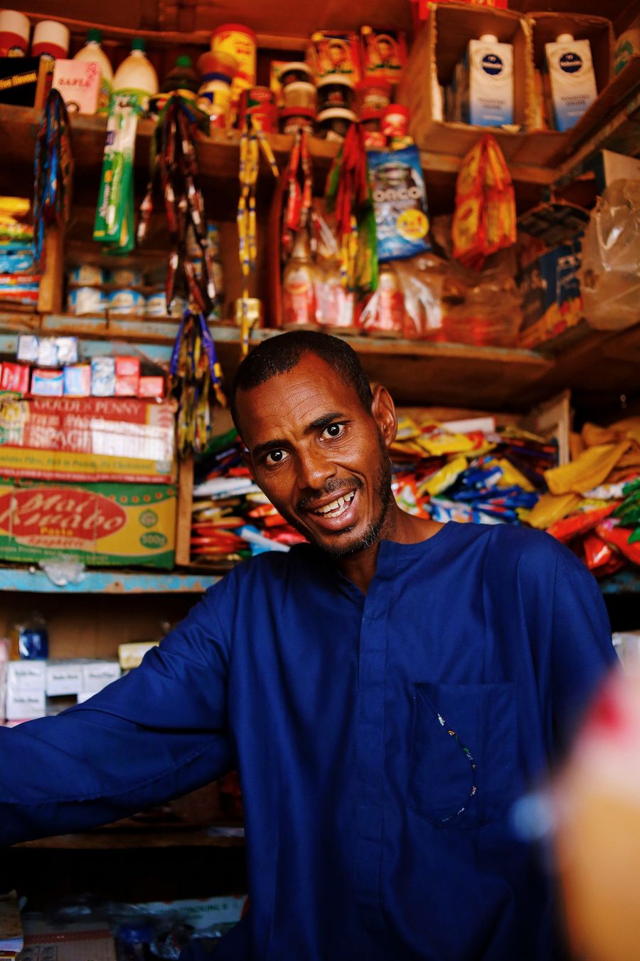 Commerçant dans sa boutique à Abuja, Nigeria